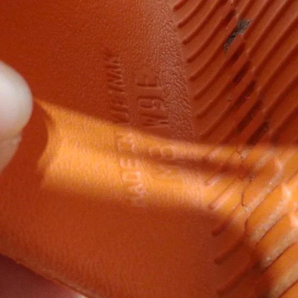 Nike Womens Slides Sz.8 Gently Worn (X-338) - Picture 7 of 8